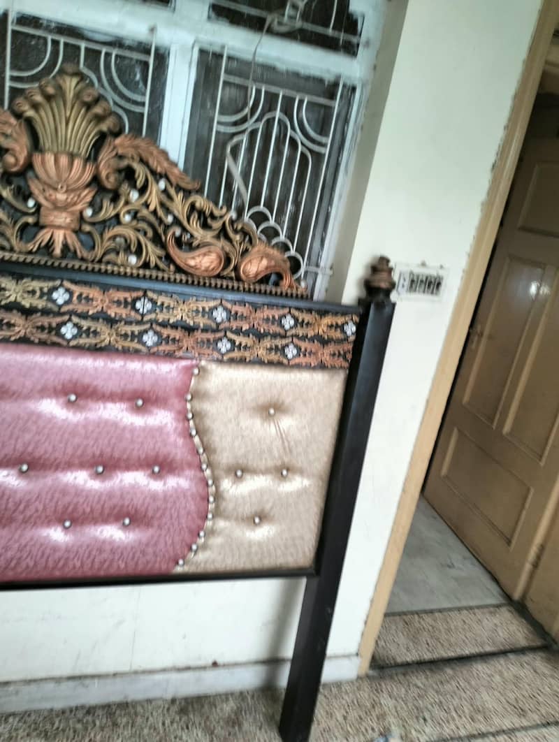ROOM BED 8