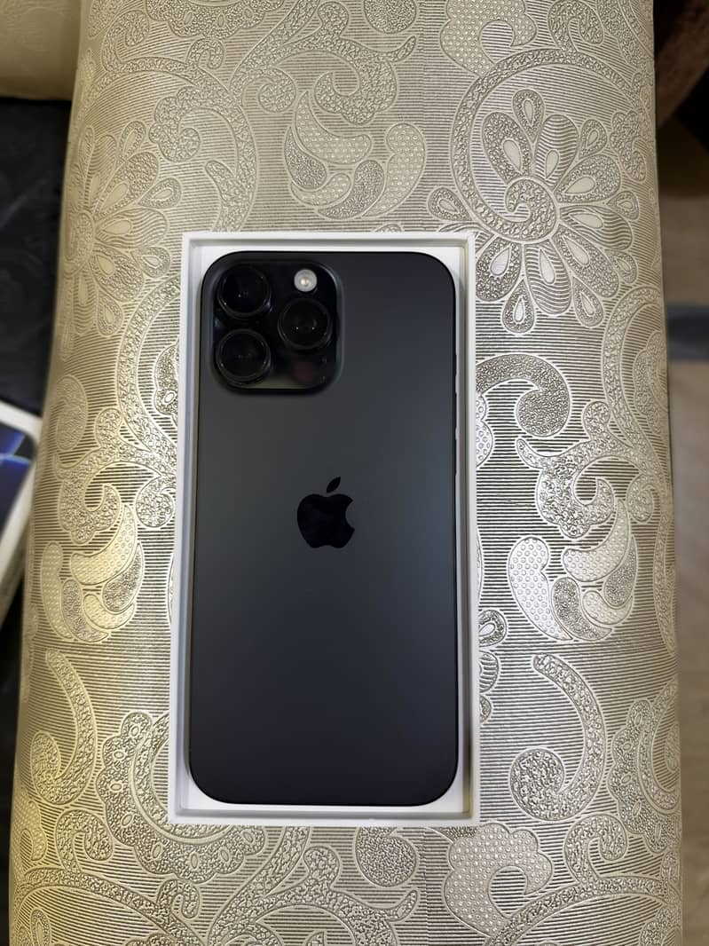 Apple iPhone 16 Pro Max 0