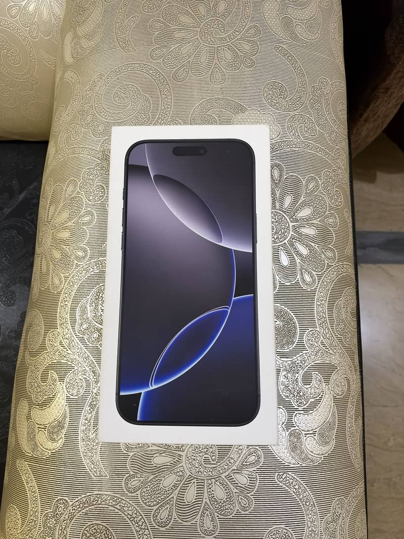 Apple iPhone 16 Pro Max 4