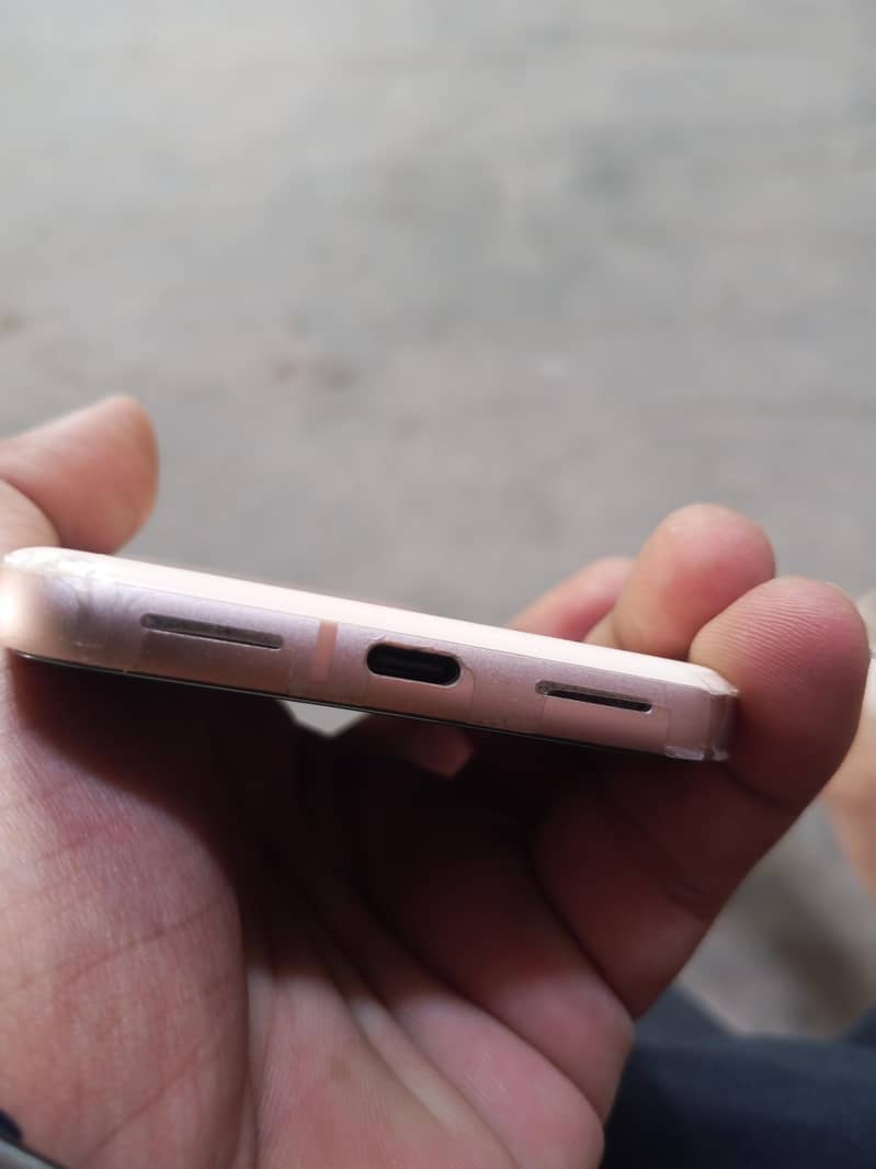 Google Pixel 8 4
