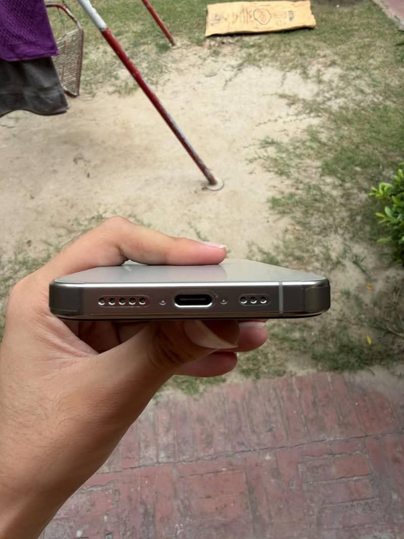 Apple iPhone 16 Pro 4