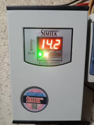 Simtek battery charger and PWM Solar controler
