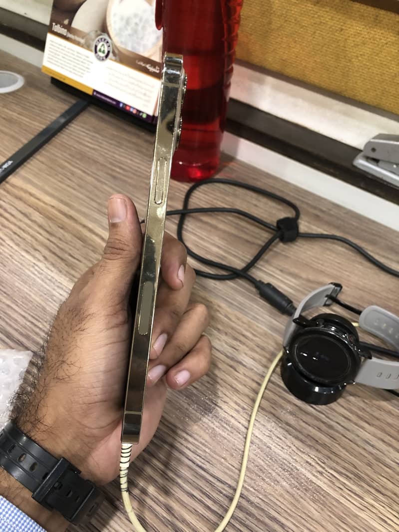 Apple iPhone 12 Pro Max 4