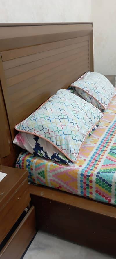Bed with side tables, ortho mattress and dressing table in good