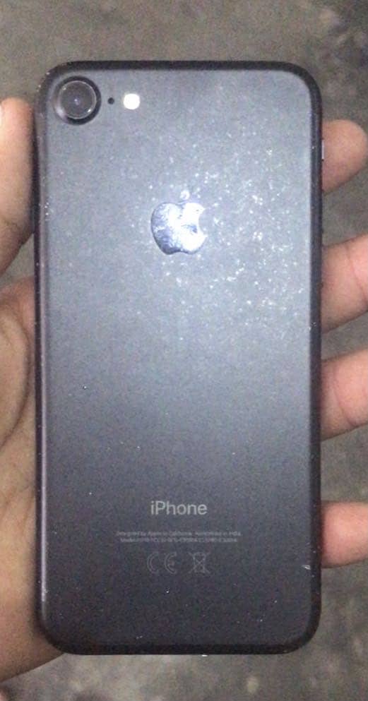 Apple iPhone 7 2