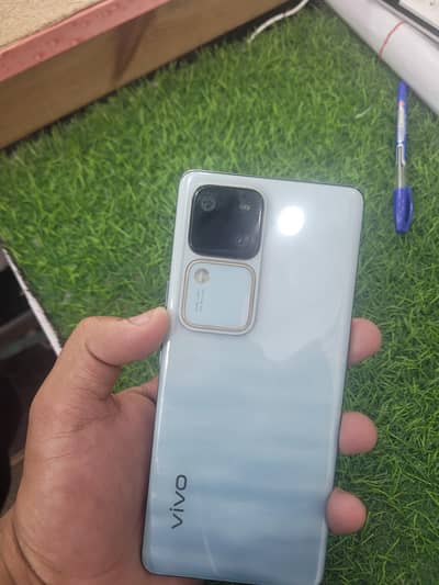 Vivo V30 Lite
