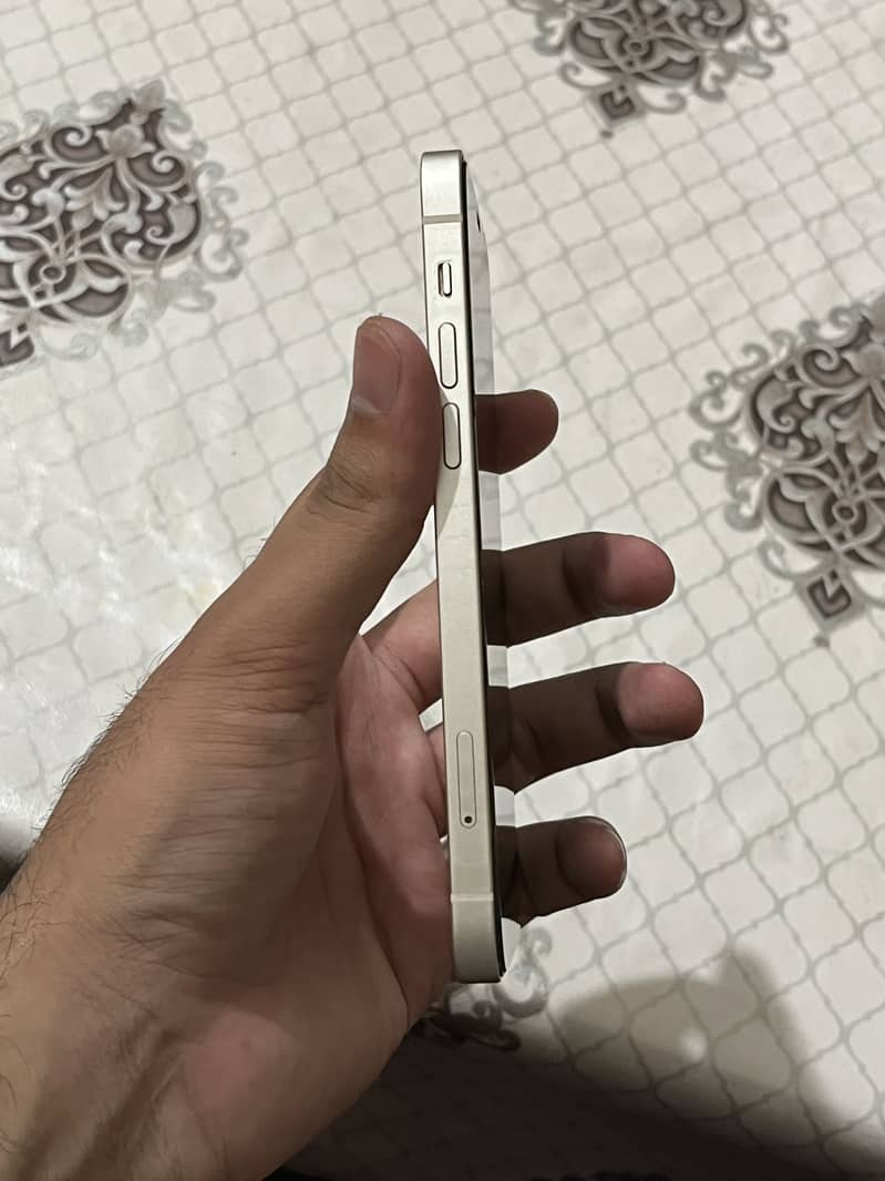 Apple iPhone 12 4