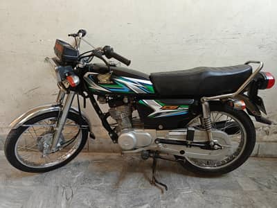 Honda CG 125 22/23 Black Lush