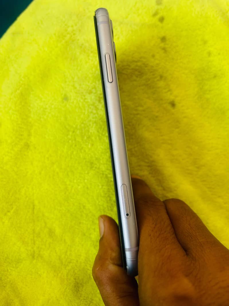 Apple iPhone 11 3