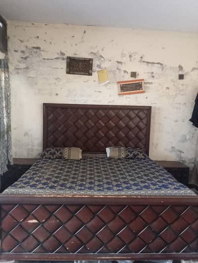 5 years used woodenbed with side table