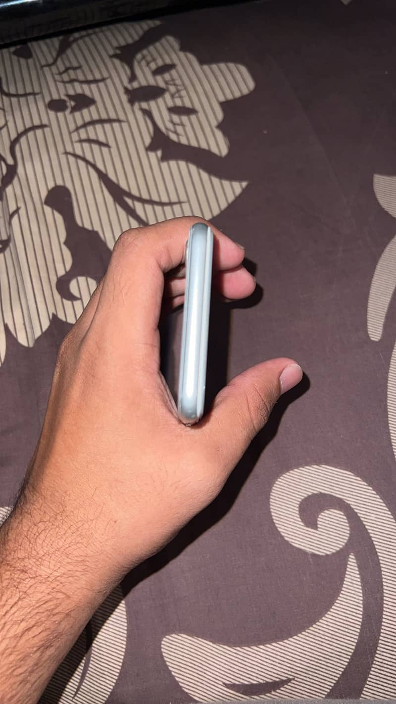 Apple iPhone 8 1