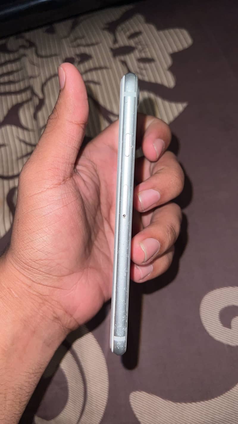 Apple iPhone 8 3