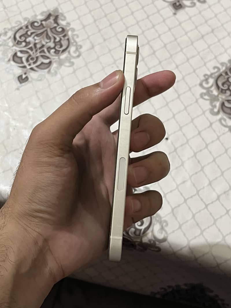 Apple iPhone 12 6