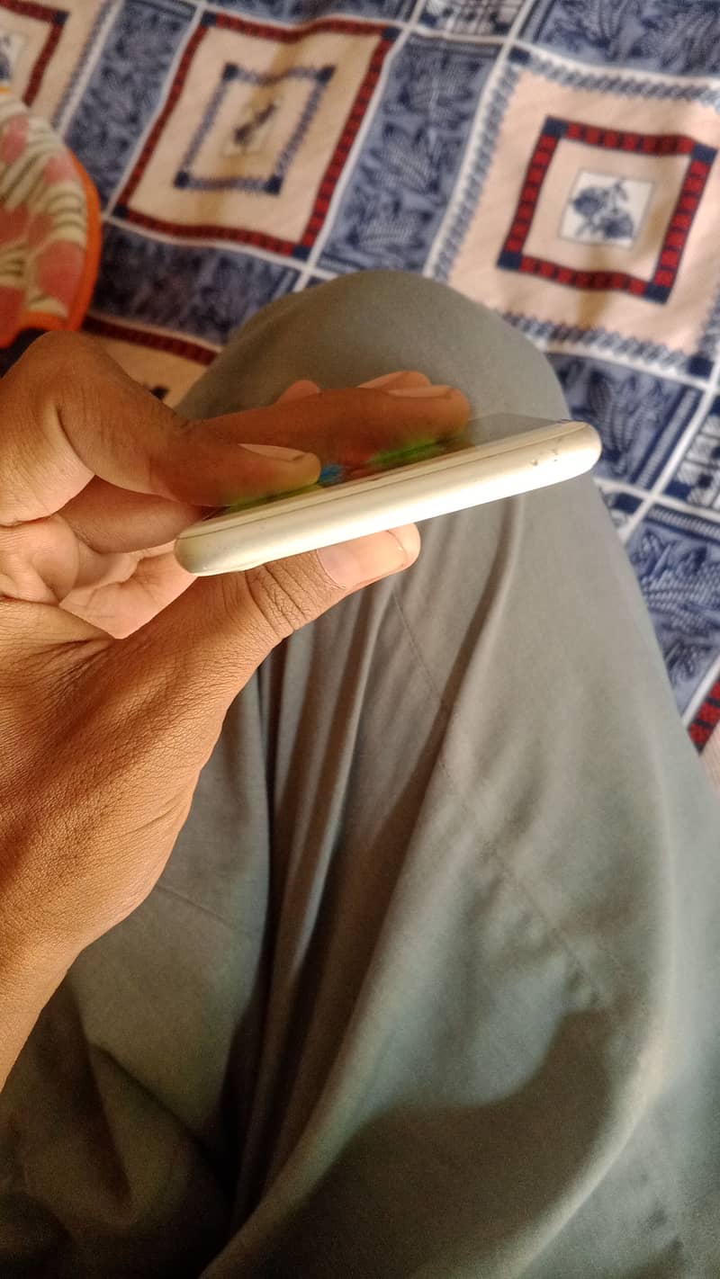 Apple iPhone 8 3