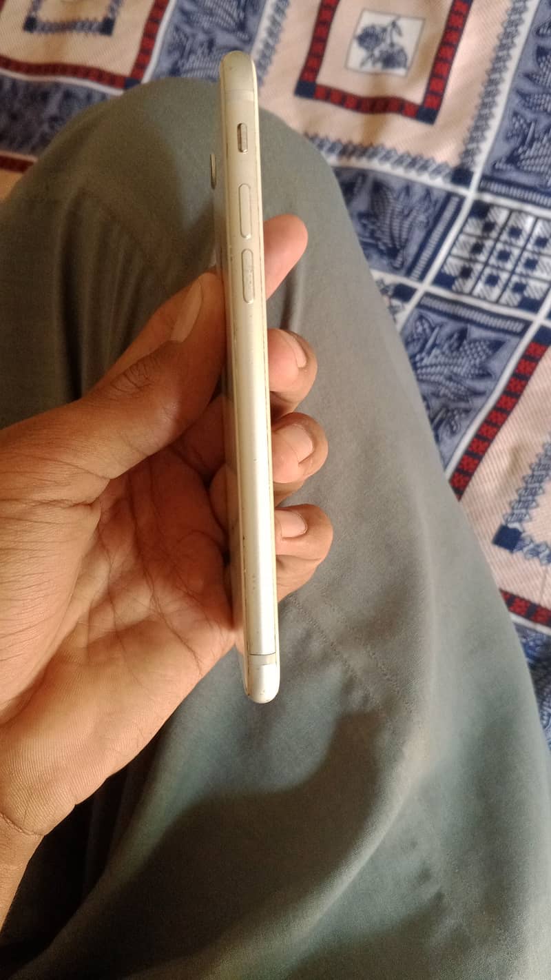 Apple iPhone 8 4