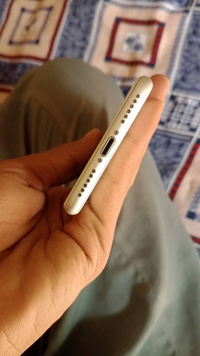 Apple iPhone 8 6