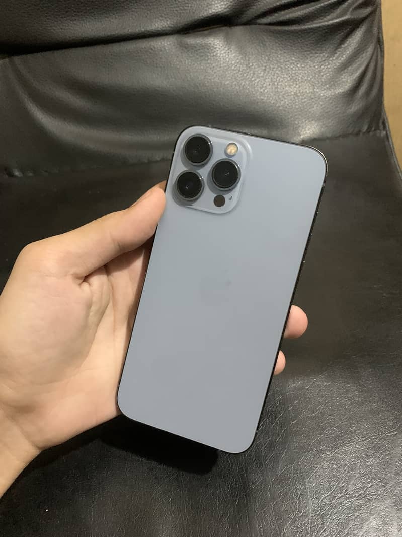 Apple iPhone 13 Pro Max 2