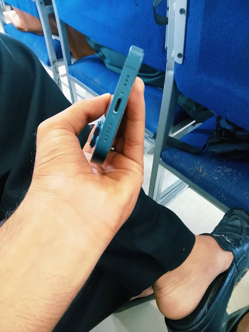 Apple iPhone 13 5