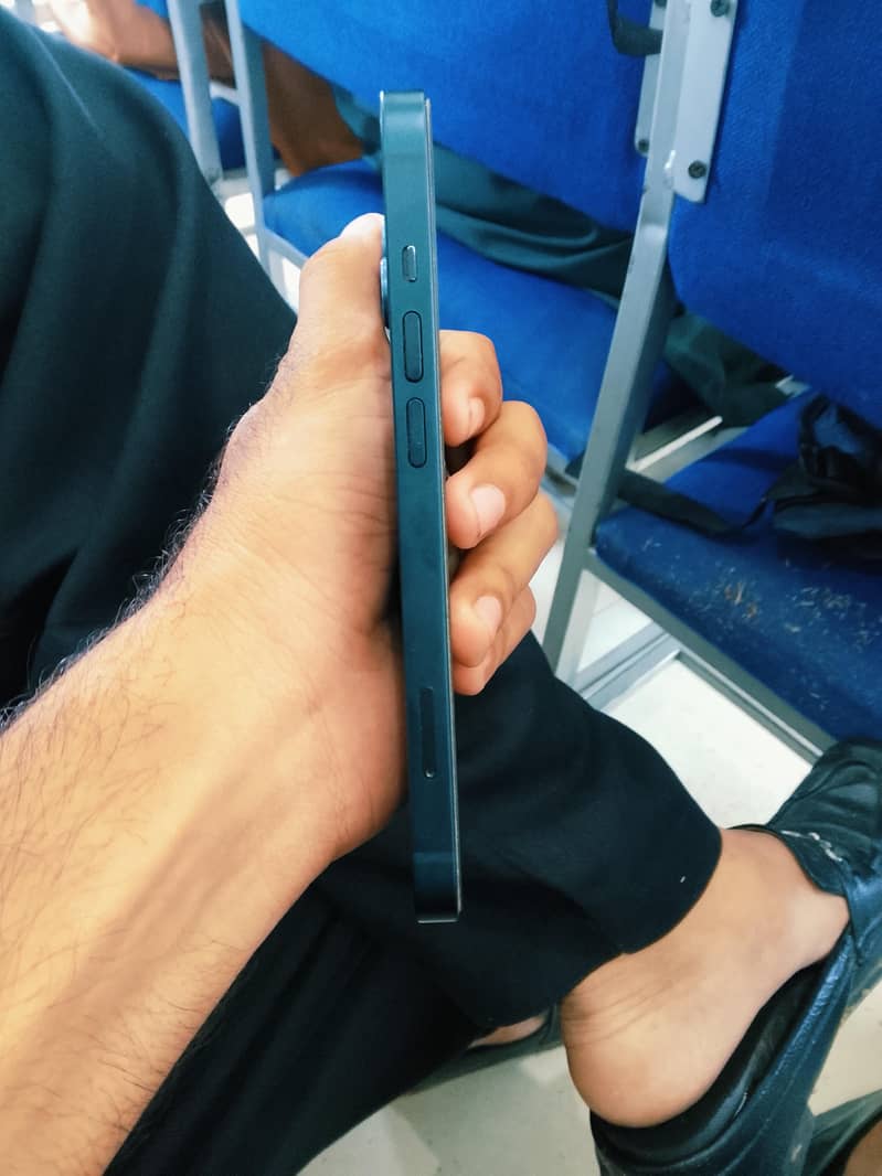 Apple iPhone 13 6