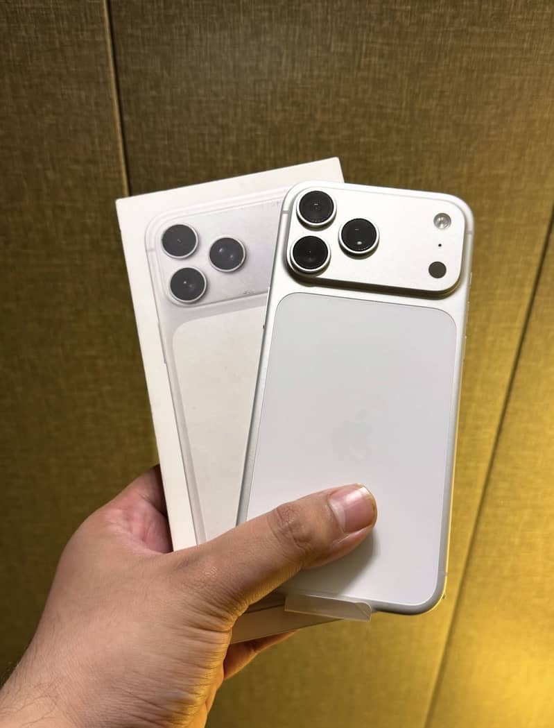 Apple iPhone 17 Pro Max 0