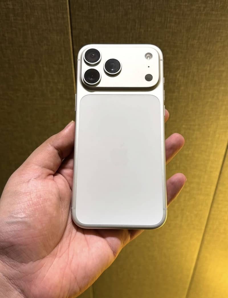 Apple iPhone 17 Pro Max 1