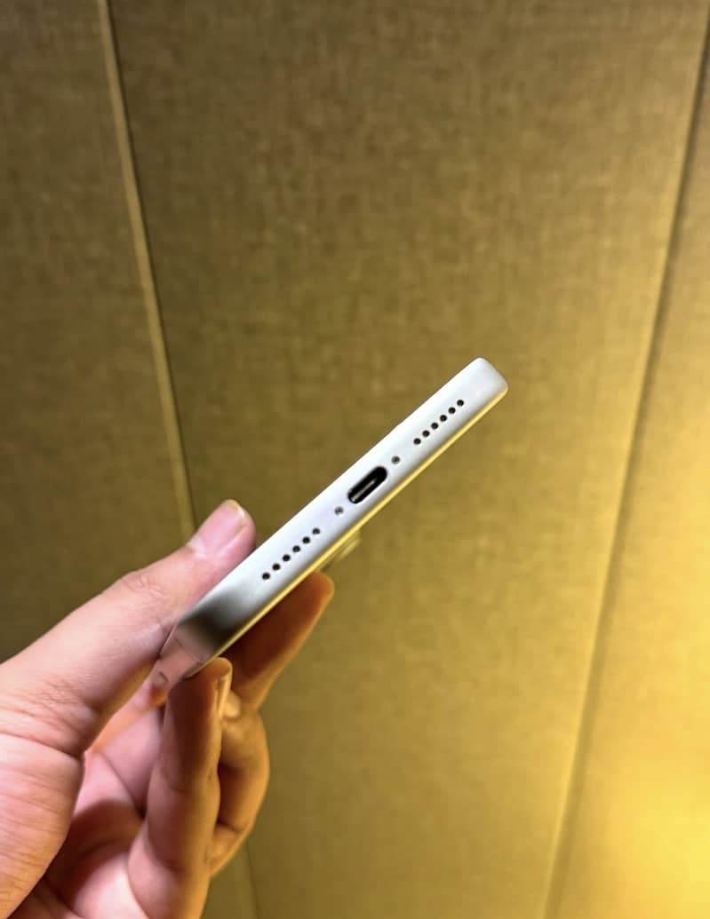 Apple iPhone 17 Pro Max 4