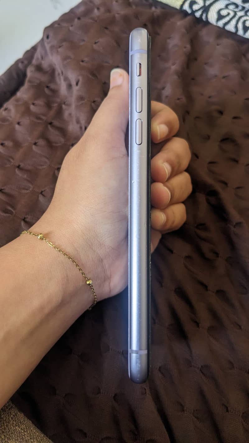 Apple iPhone 11 4