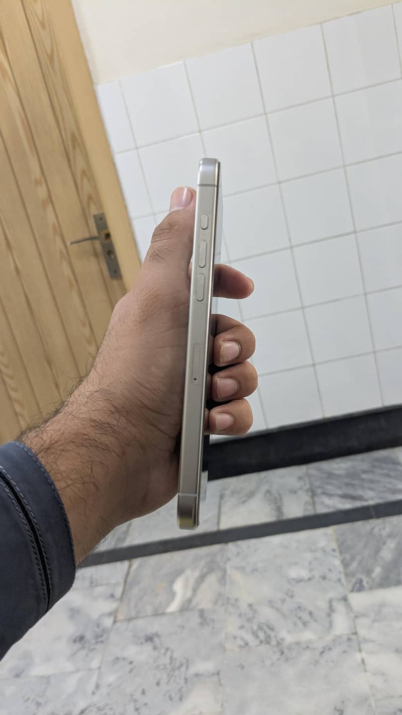 Apple iPhone 15 Pro Max 2