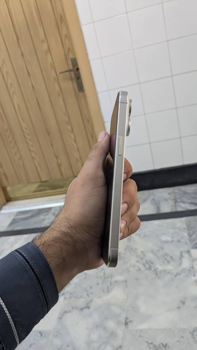 Apple iPhone 15 Pro Max 3