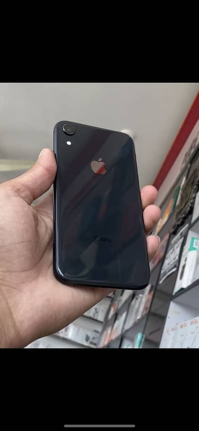 Apple iPhone XR with cover & cable