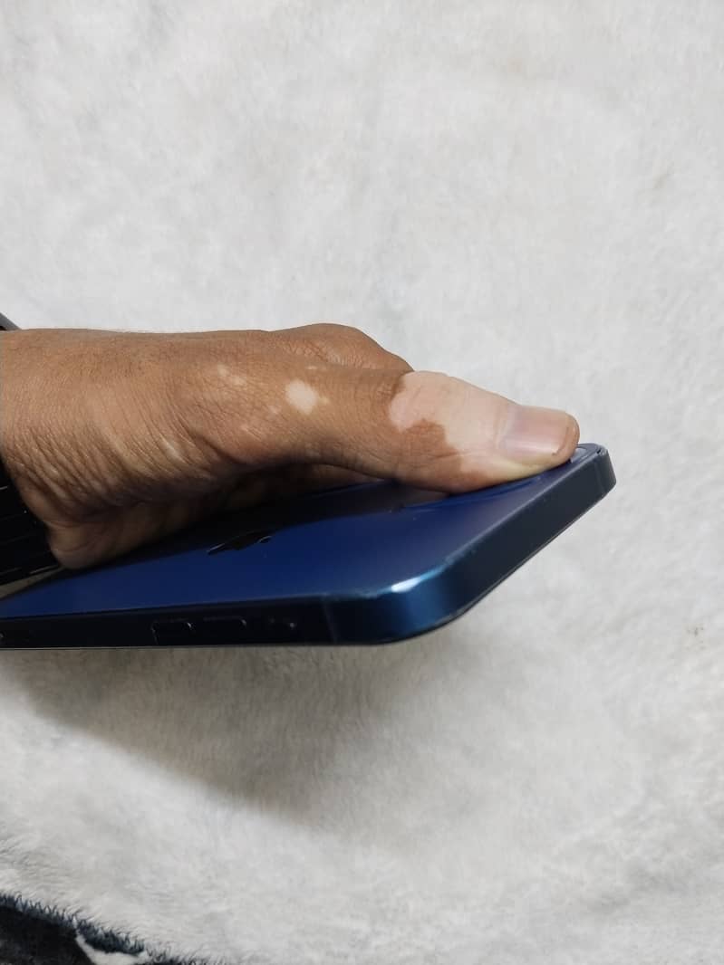 Apple iPhone 12 1