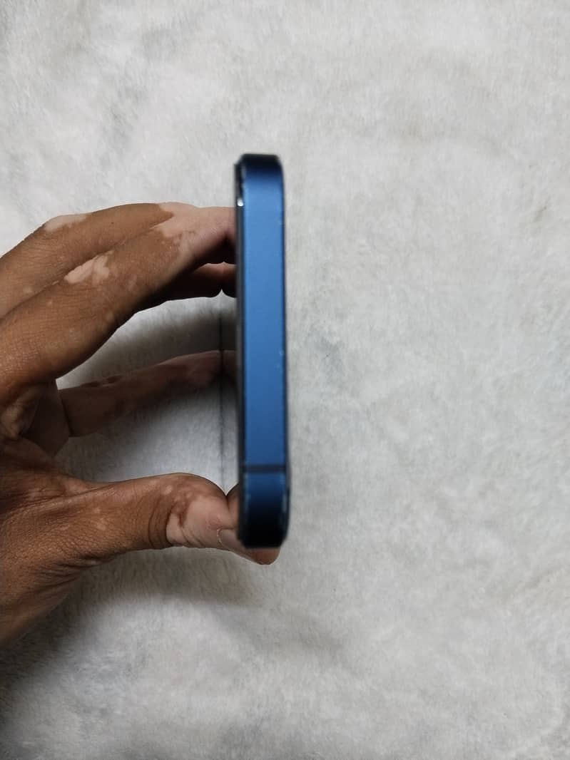 Apple iPhone 12 6