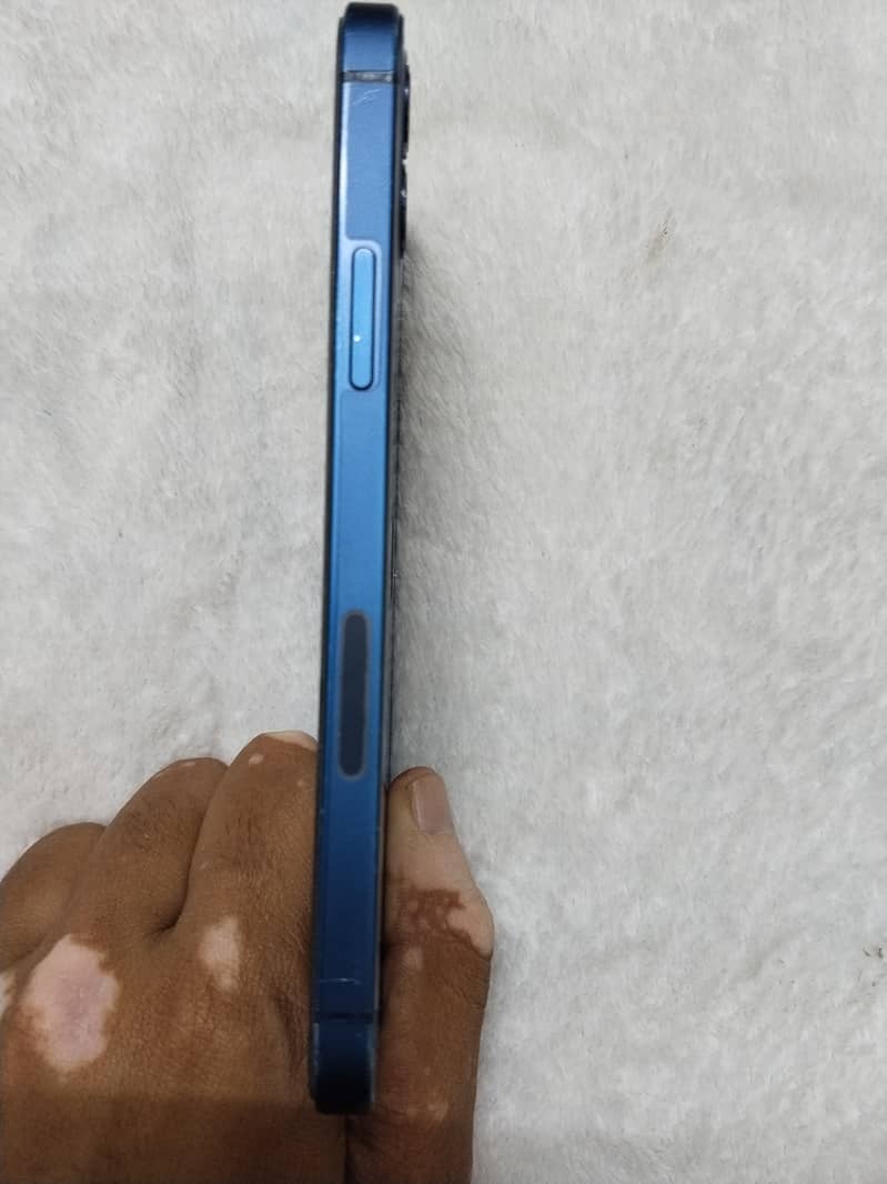 Apple iPhone 12 7
