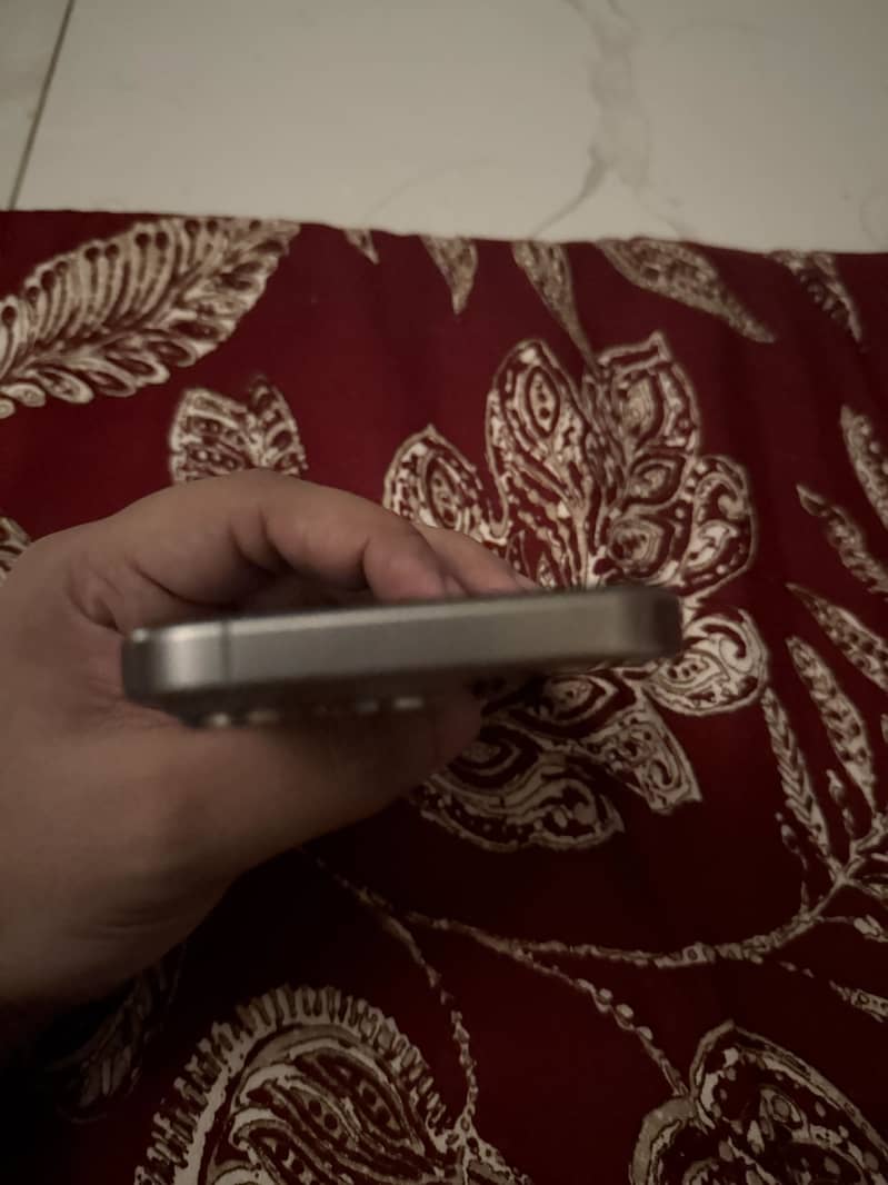 Apple iPhone 15 Pro 2
