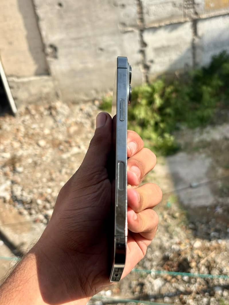 Apple iPhone 13 Pro Max 2