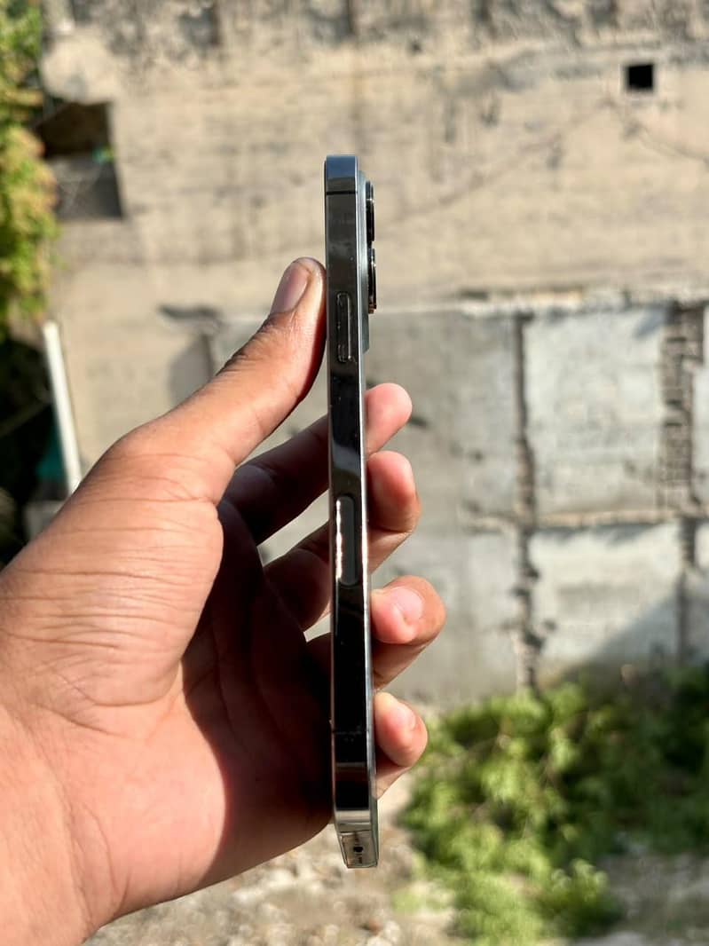 Apple iPhone 13 Pro Max 3