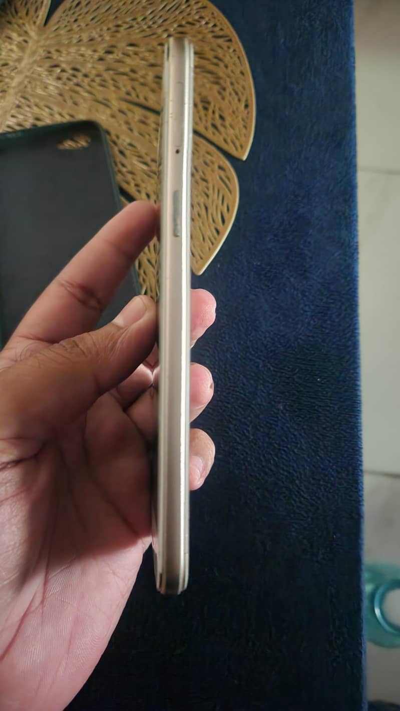 OPPO A57 1