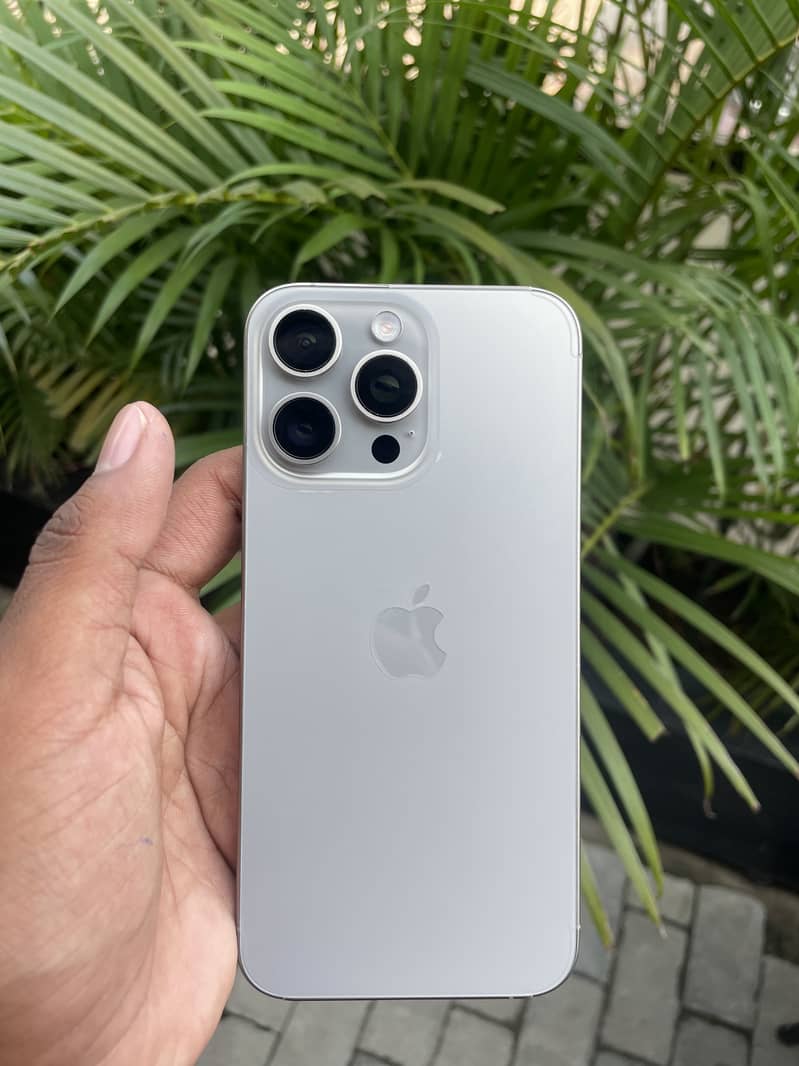 Apple iPhone 15 Pro Max 4