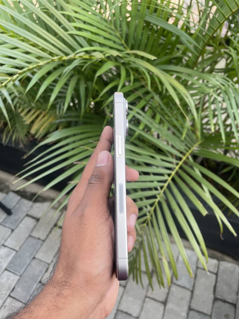 Apple iPhone 15 Pro Max 5