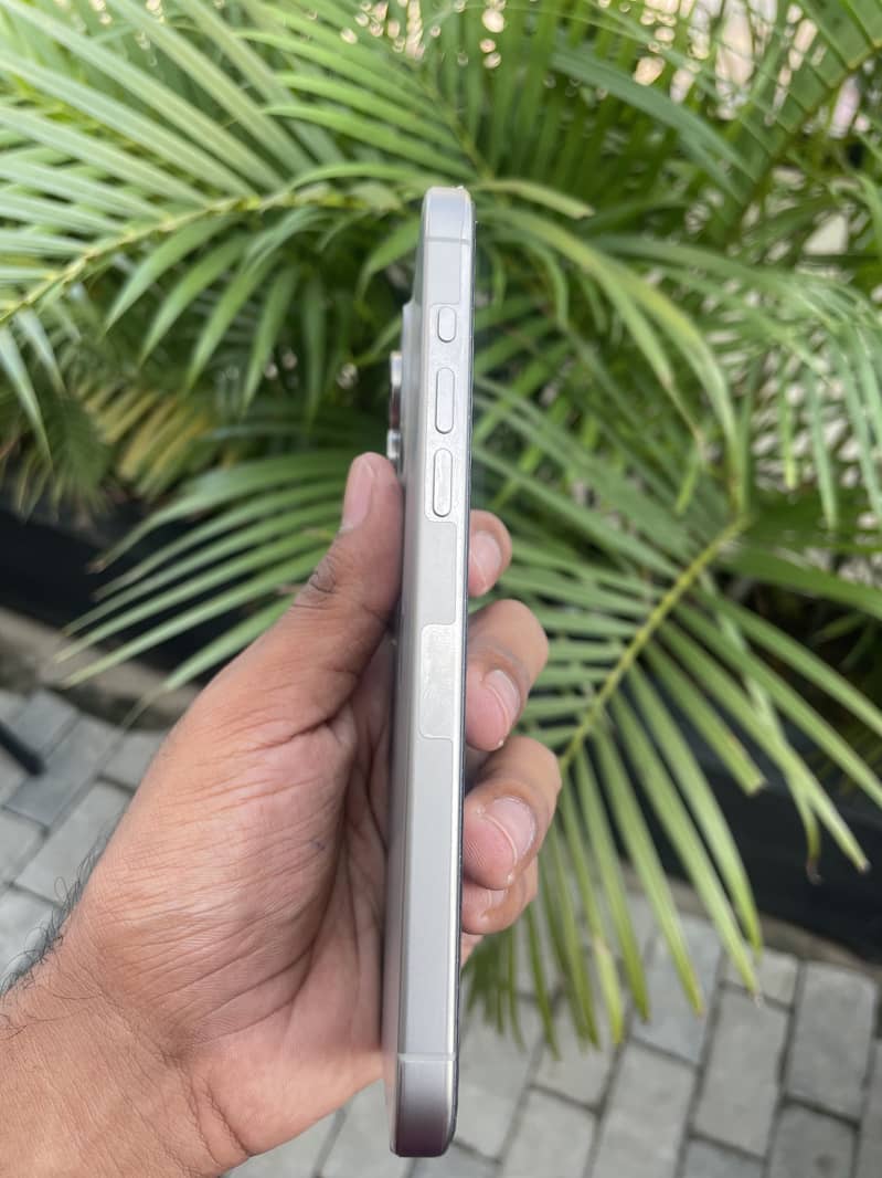 Apple iPhone 15 Pro Max 6