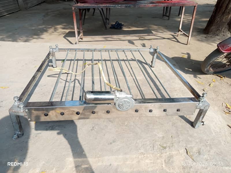 تصویر ایک خودکار گرلنگ یا باربی کیو (BBQ) مشین کا 0