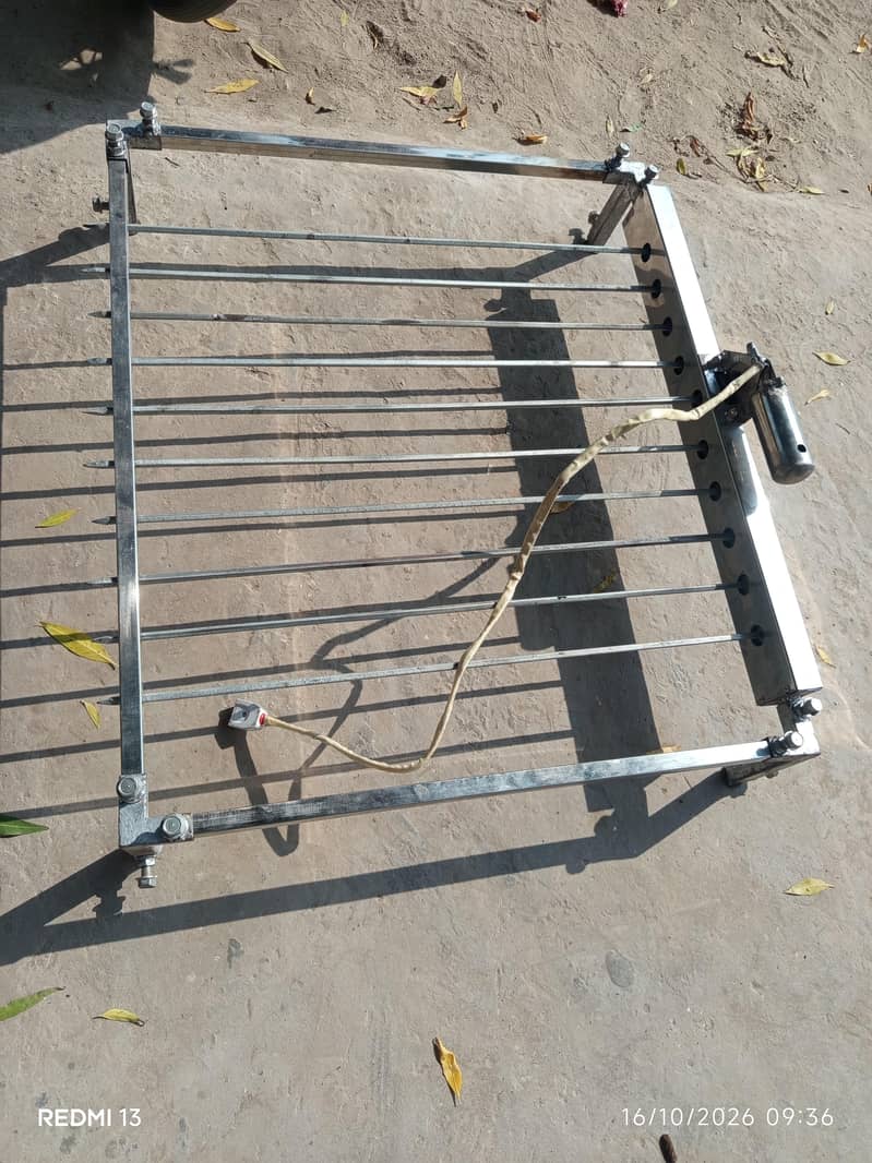 تصویر ایک خودکار گرلنگ یا باربی کیو (BBQ) مشین کا 3