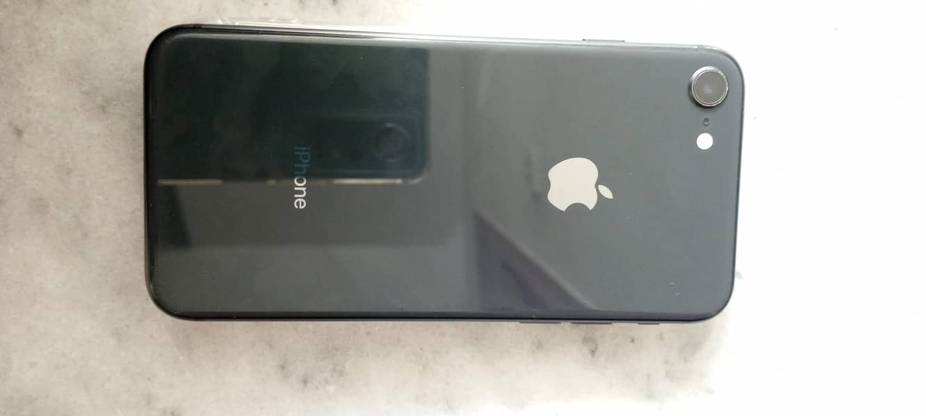 Apple iPhone 8 1