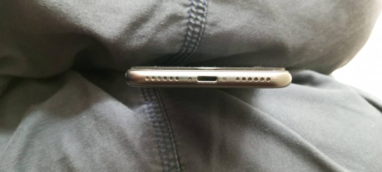 Apple iPhone 8 4