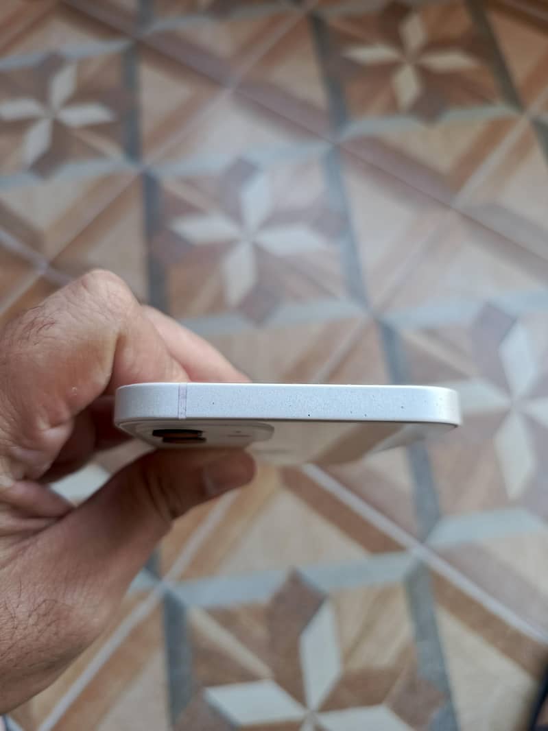 Apple iPhone 12 4