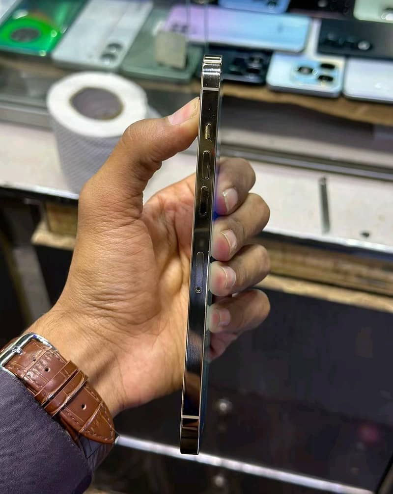 Apple iPhone 12 Pro Max 4