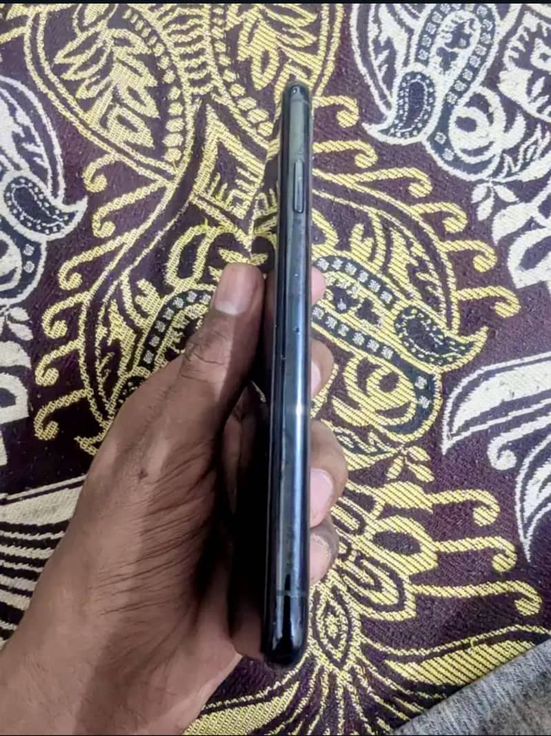 Apple iPhone 11 Pro Max 2