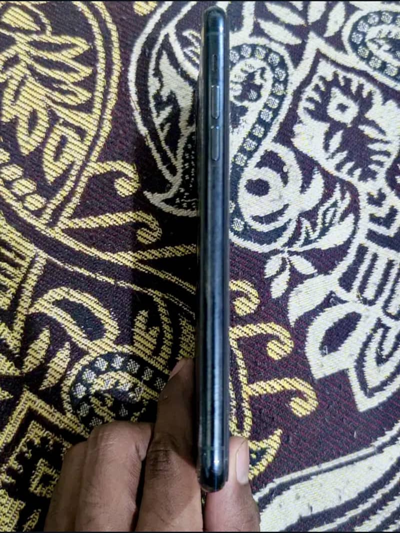 Apple iPhone 11 Pro Max 3