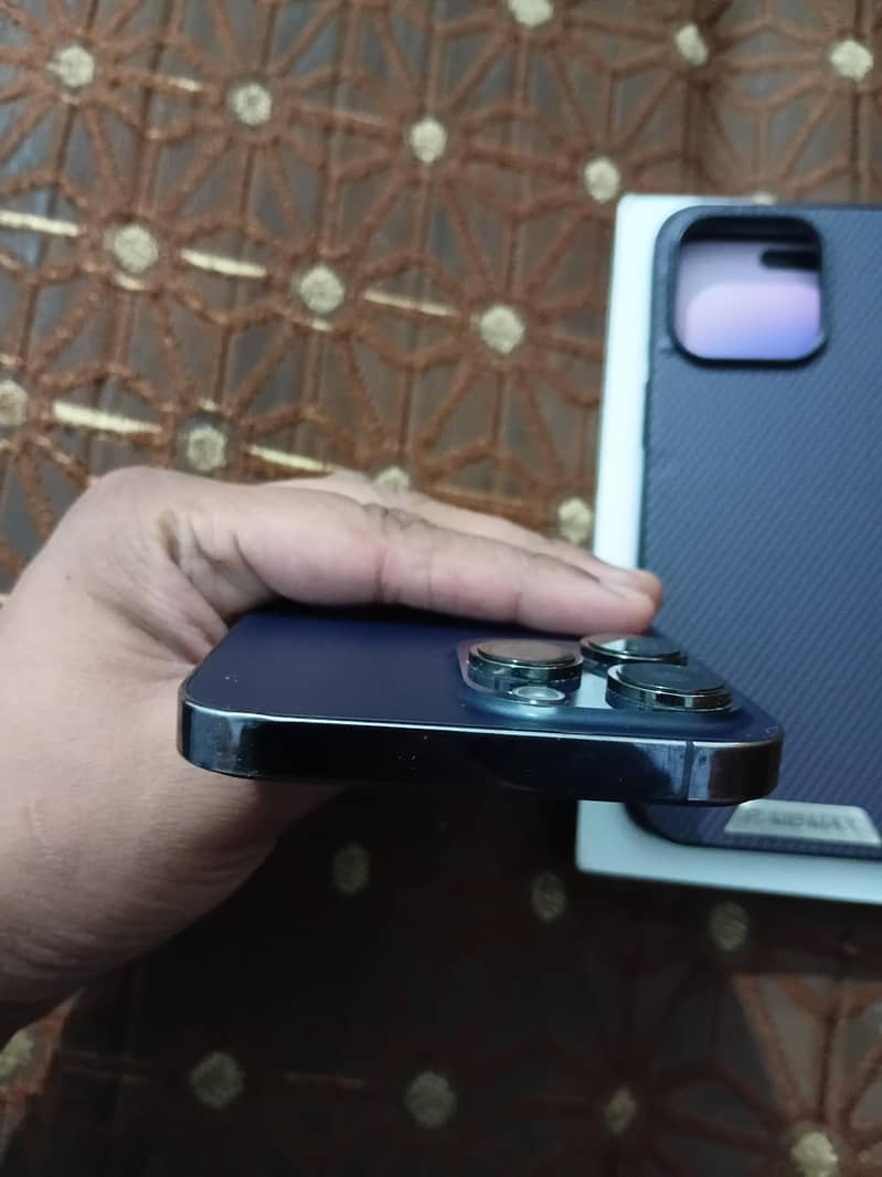Apple iPhone 14 Pro Max 1