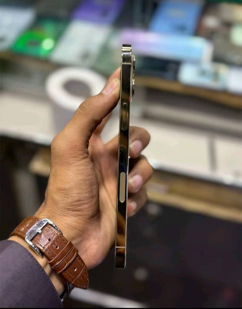 Apple iPhone 12 Pro Max 3